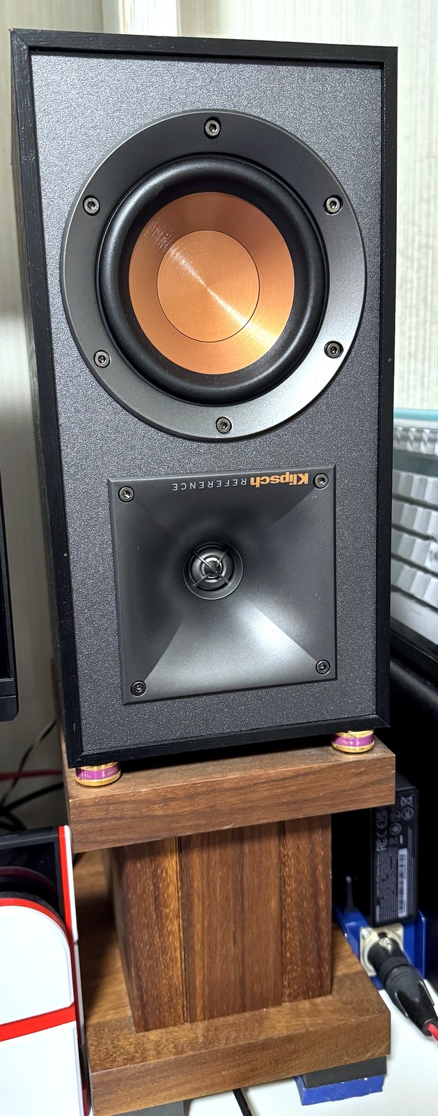 創造小屋のオーダーメイド卓上スピーカースタンド